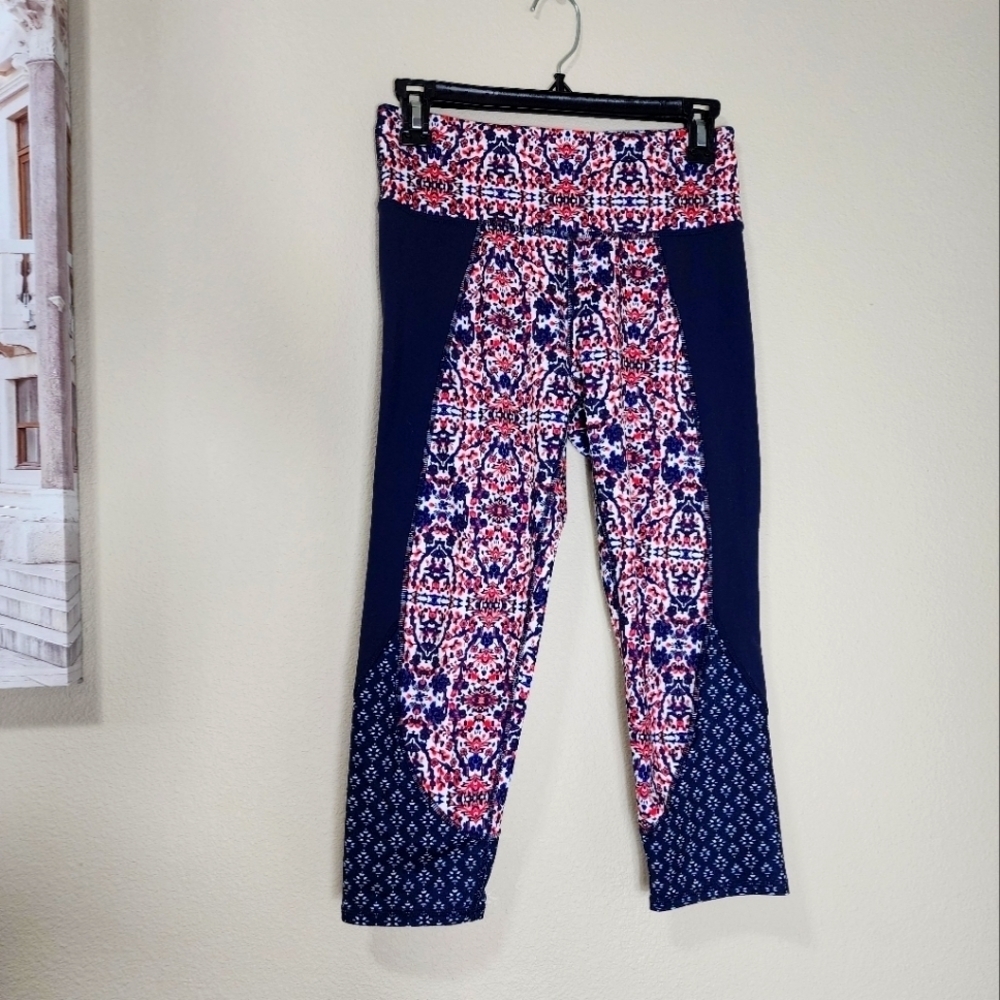 Athleta womens floral cropped leggings size s
